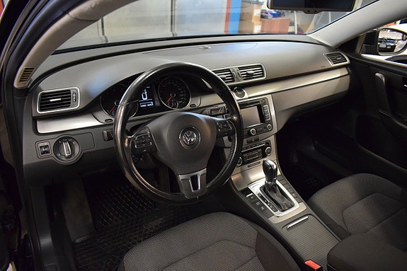 Volkswagen Passat 7 of 26