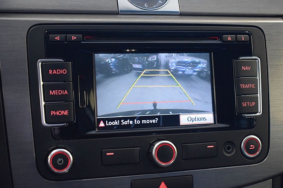 Volkswagen Passat 10 of 26