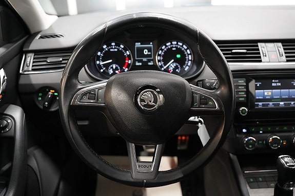 Skoda Octavia Scout 9 of 20