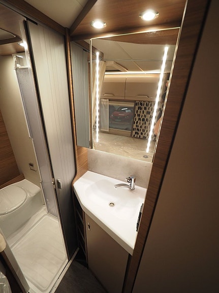 Knaus Van Ti 550 MF Mässerbjudande I AUT I 3500kg I Under 6m 16 of 18