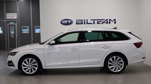 Skoda Octavia 2 of 5