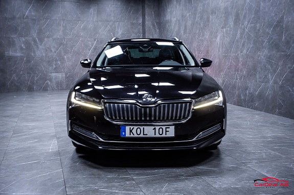 Skoda Superb 2 of 5
