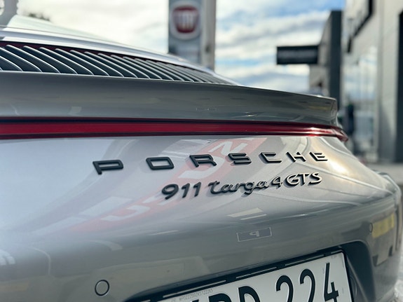 Porsche 911 Targa 4 GTS 2 of 16