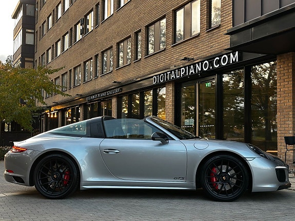 Porsche 911 Targa 4 GTS 2 of 5
