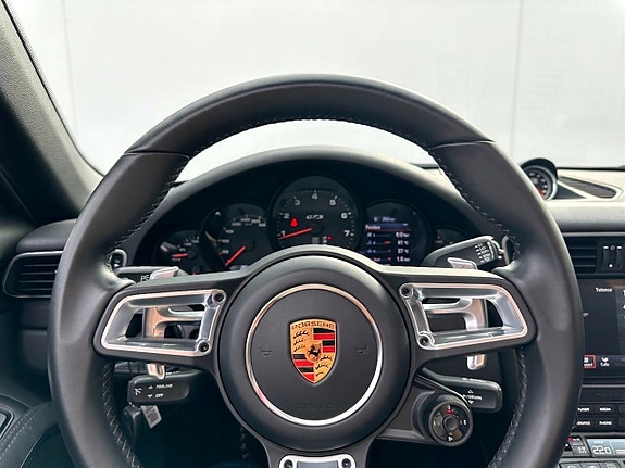 Porsche 911 Targa 4 GTS 11 of 16