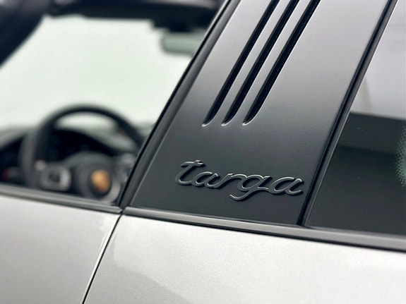 Porsche 911 Targa 4 GTS 3 of 16