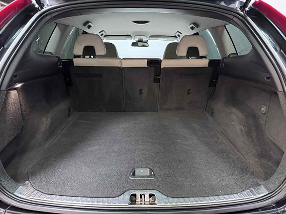 Volvo XC60 10 of 23