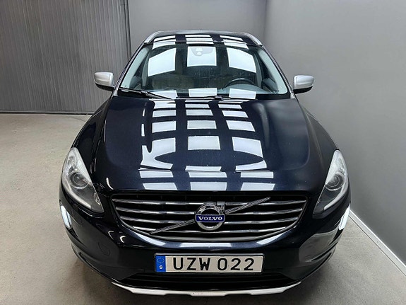 Volvo XC60 3 of 23