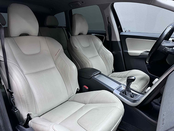 Volvo XC60 14 of 23