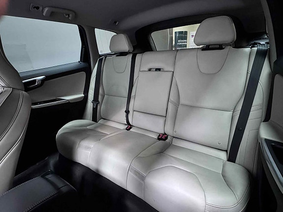 Volvo XC60 15 of 23