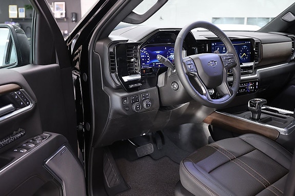 Chevrolet Silverado EV 16 of 26