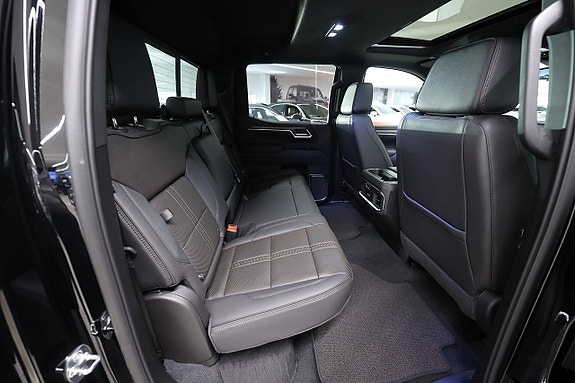 Chevrolet Silverado EV 10 of 26