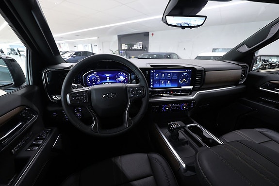 Chevrolet Silverado EV 17 of 26