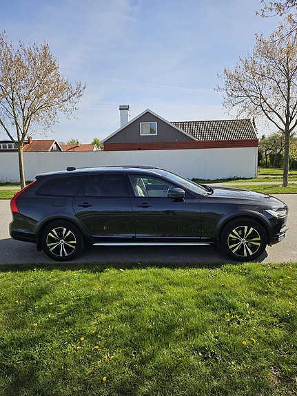 Volvo V90 Cross Country 4 of 13