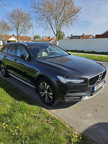 Volvo V90 Cross Country 3 of 13