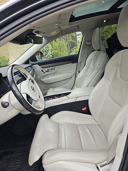 Volvo V90 Cross Country 7 of 13