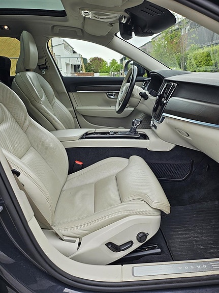 Volvo V90 Cross Country 8 of 13