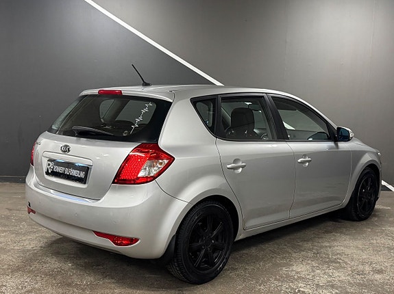 Kia Ceed 4 of 5