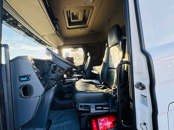 Scania R520 V8 8x4 Tippbil Fulltplogutrustad 4 of 7