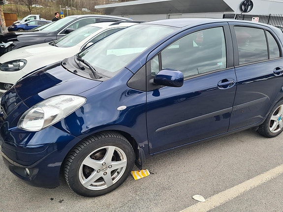 Toyota Yaris 3 of 4