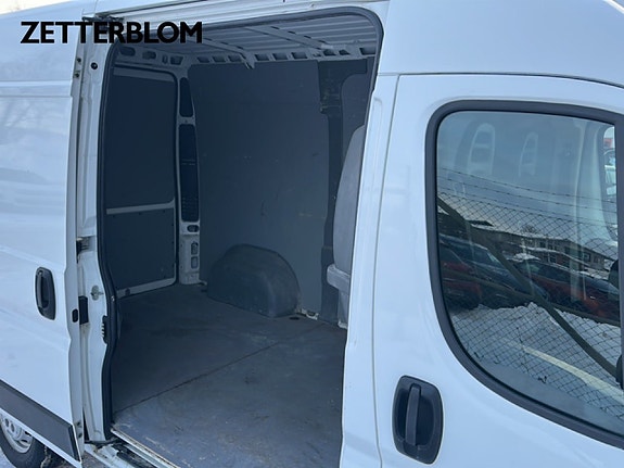 Peugeot Boxer 9 of 16