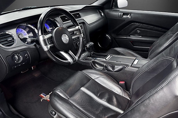 Ford Mustang 7 of 11