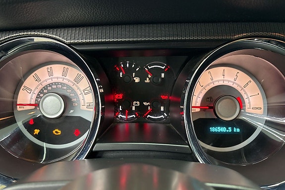 Ford Mustang 9 of 11