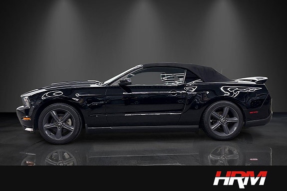 Ford Mustang 2 of 5