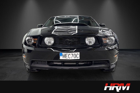 Ford Mustang 4 of 5
