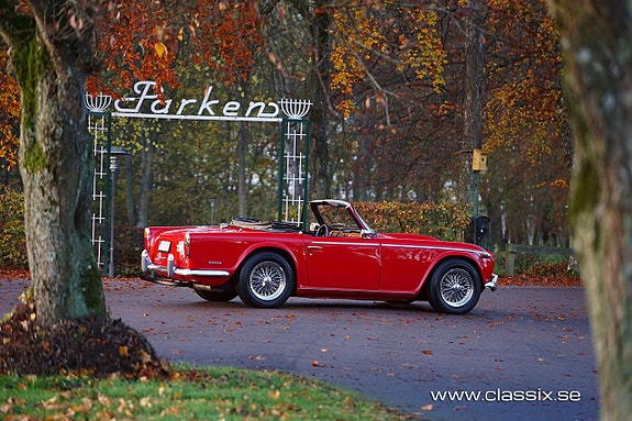 Triumph TR5 2 of 16