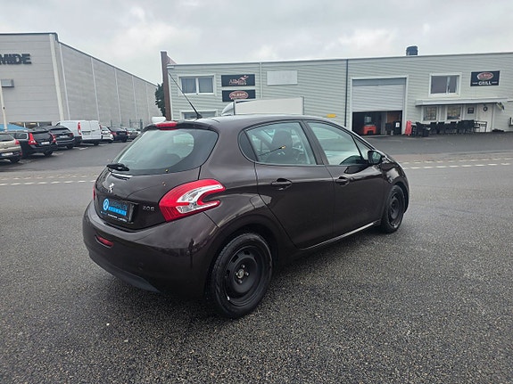Peugeot 208 7 of 10