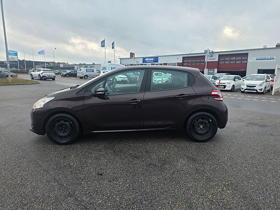 Peugeot 208 4 of 10