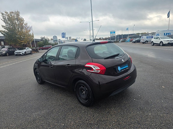 Peugeot 208 5 of 10