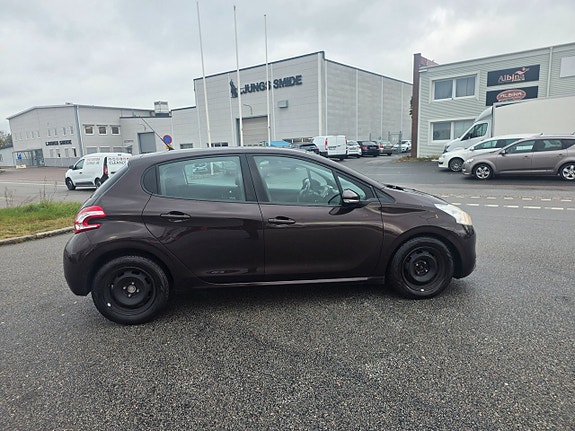 Peugeot 208 8 of 10
