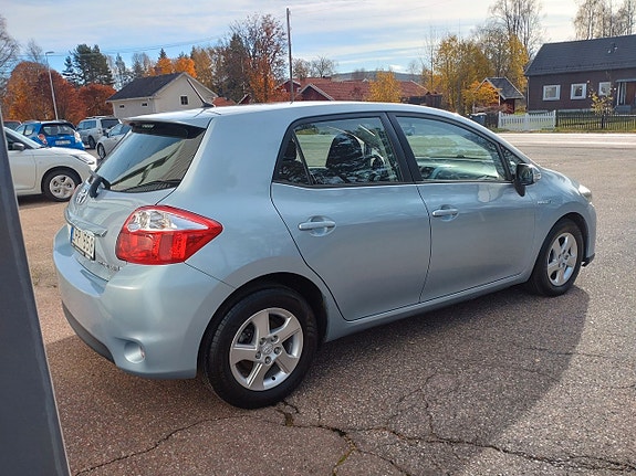 Toyota Auris 3 of 5