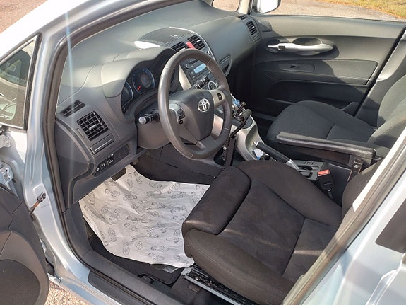 Toyota Auris 5 of 5