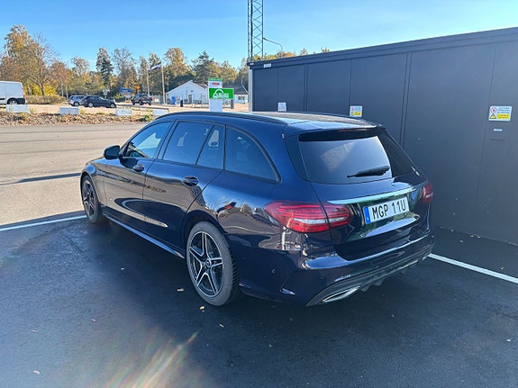 Mercedes-Benz C220 d 2 of 5