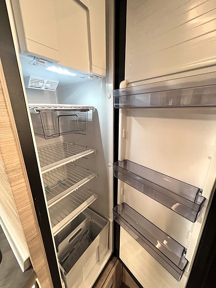 Knaus VAN TI PLUS PLATINUM SELECTION 650 MEG 13 of 14