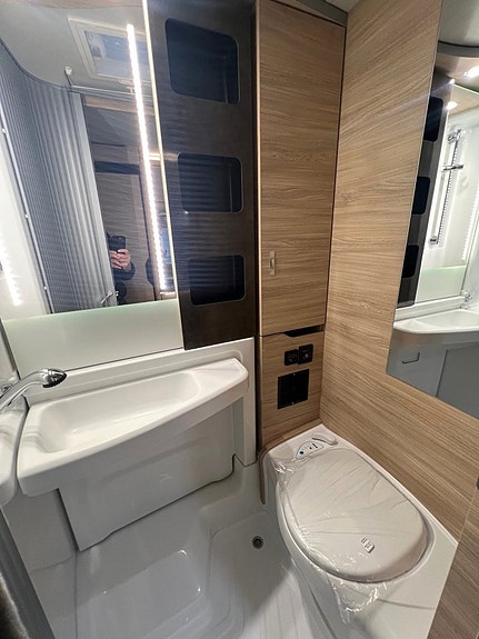 Knaus VAN TI PLUS PLATINUM SELECTION 650 MEG 10 of 14