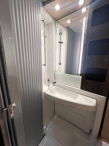Knaus VAN TI PLUS PLATINUM SELECTION 650 MEG 11 of 14