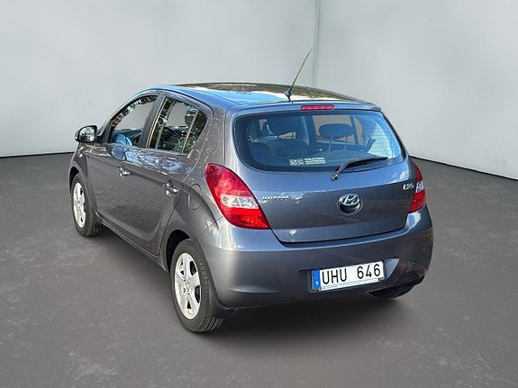 Hyundai i20 2 of 5