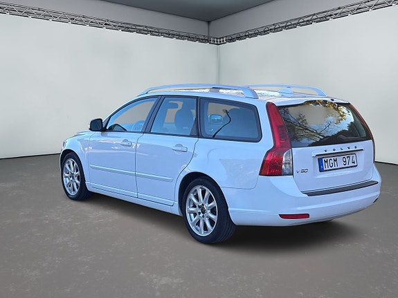 Volvo V50 3 of 5
