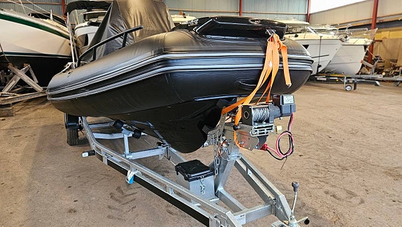 GRAND 650 Golden Line -23 utt 24 Yamaha F200 LCB -24 16 tim! 12 of 12