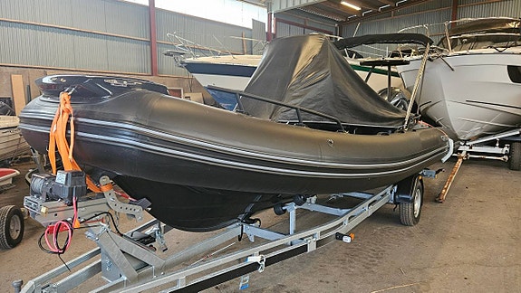 GRAND 650 Golden Line -23 utt 24 Yamaha F200 LCB -24 16 tim! 10 of 12