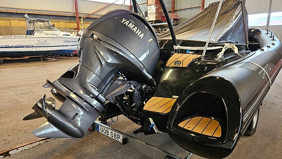 GRAND 650 Golden Line -23 utt 24 Yamaha F200 LCB -24 16 tim! 3 of 12