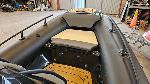 GRAND 650 Golden Line -23 utt 24 Yamaha F200 LCB -24 16 tim! 9 of 12