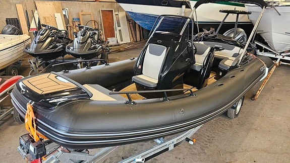 GRAND 650 Golden Line -23 utt 24 Yamaha F200 LCB -24 16 tim! 5 of 12