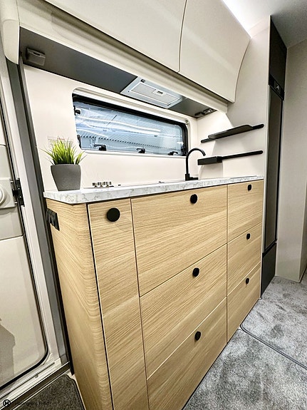 Adria Adora 573 PT *barnkammare 8 of 17