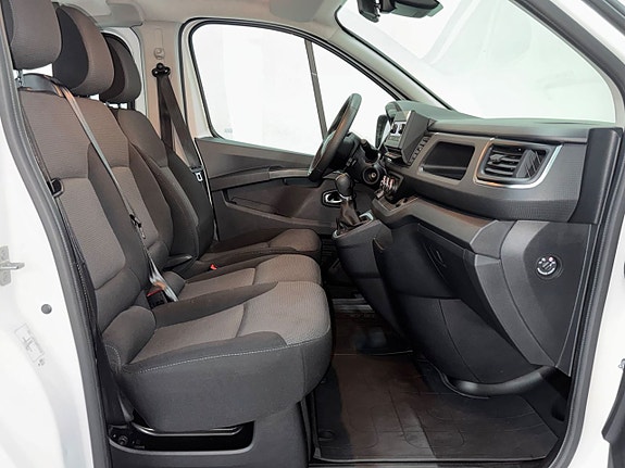 Renault Trafic 12 of 15