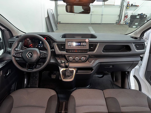 Renault Trafic 10 of 15